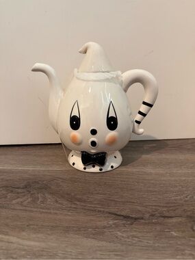 Very Popular Johanna Parker “Gus the Ghost” Teapot- NWT